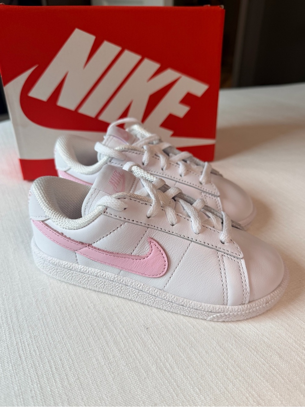 New in Box Nike toddler Tennis Classic court sneakers size 10 white and pink